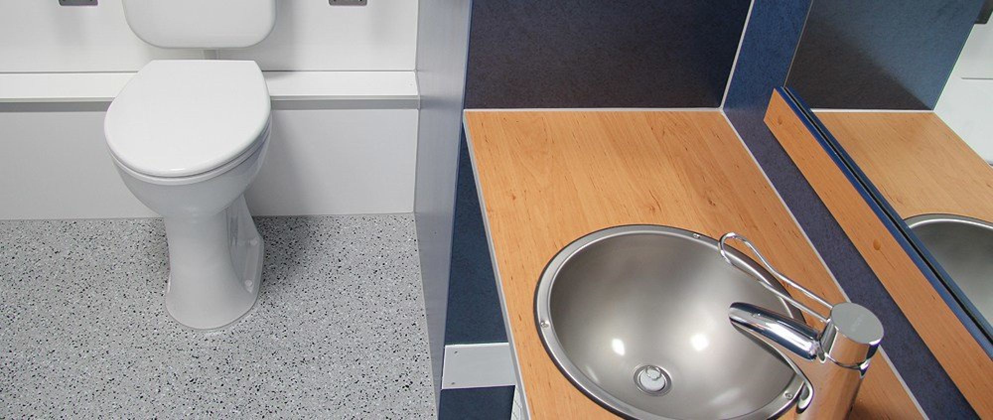 Innenraum vom Toilettenhänger Barrierefrei Innenraum vom Toilettenhänger Barrierefrei