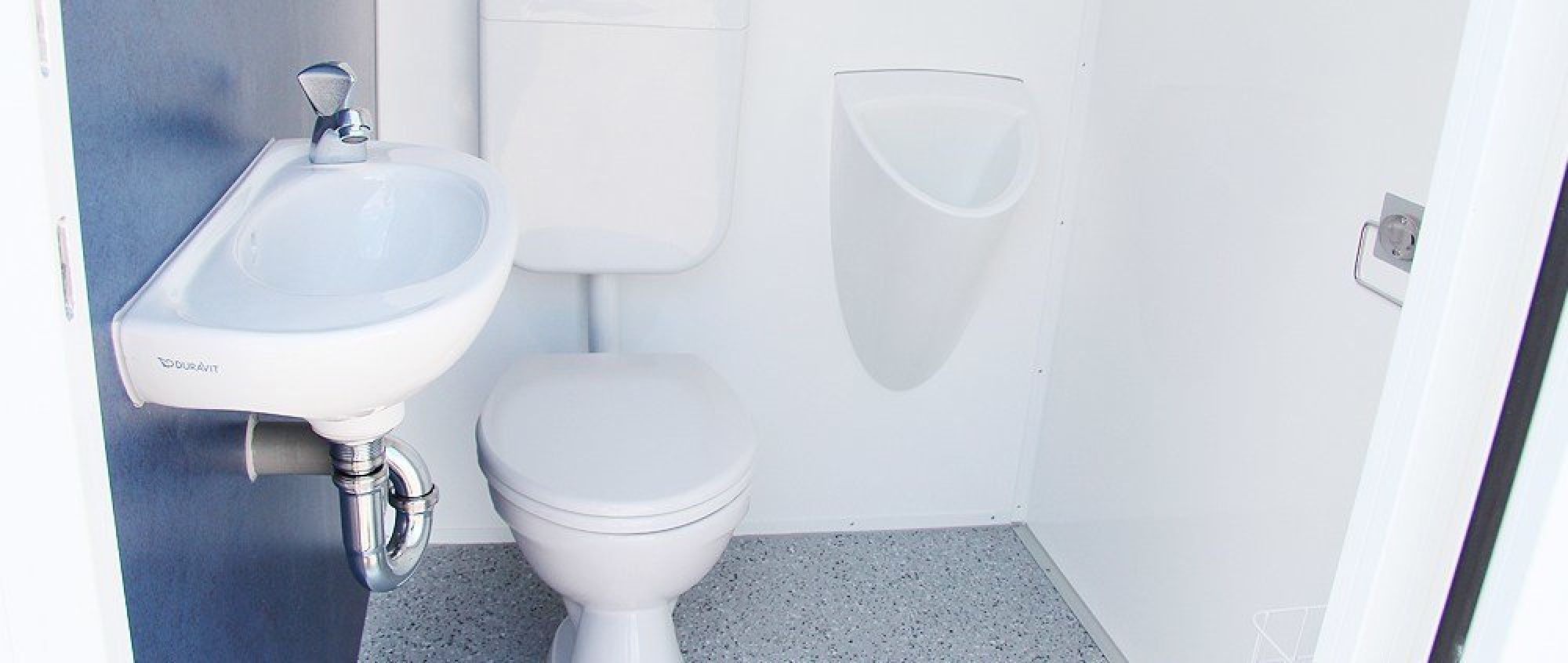 Innenraum vom Toilettenhänger Barrierefrei Innenraum vom Toilettenhänger Barrierefrei